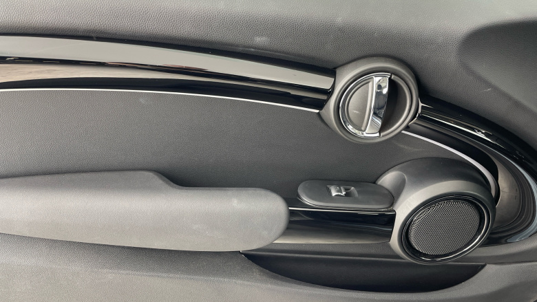 MINI Hatchback 1.5 Cooper Classic 3dr Auto Petrol Hatchback